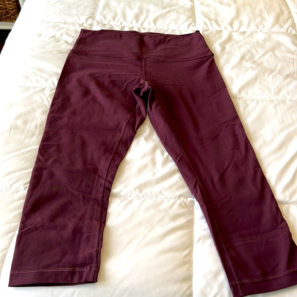 Lululemon size 10 eggplant leggings 21”  thick and warm for winter.
